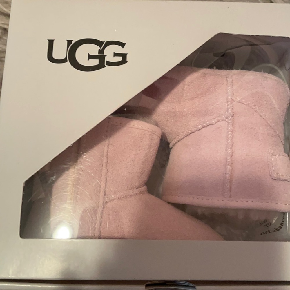 Baby girl Ugg’s size 2/3